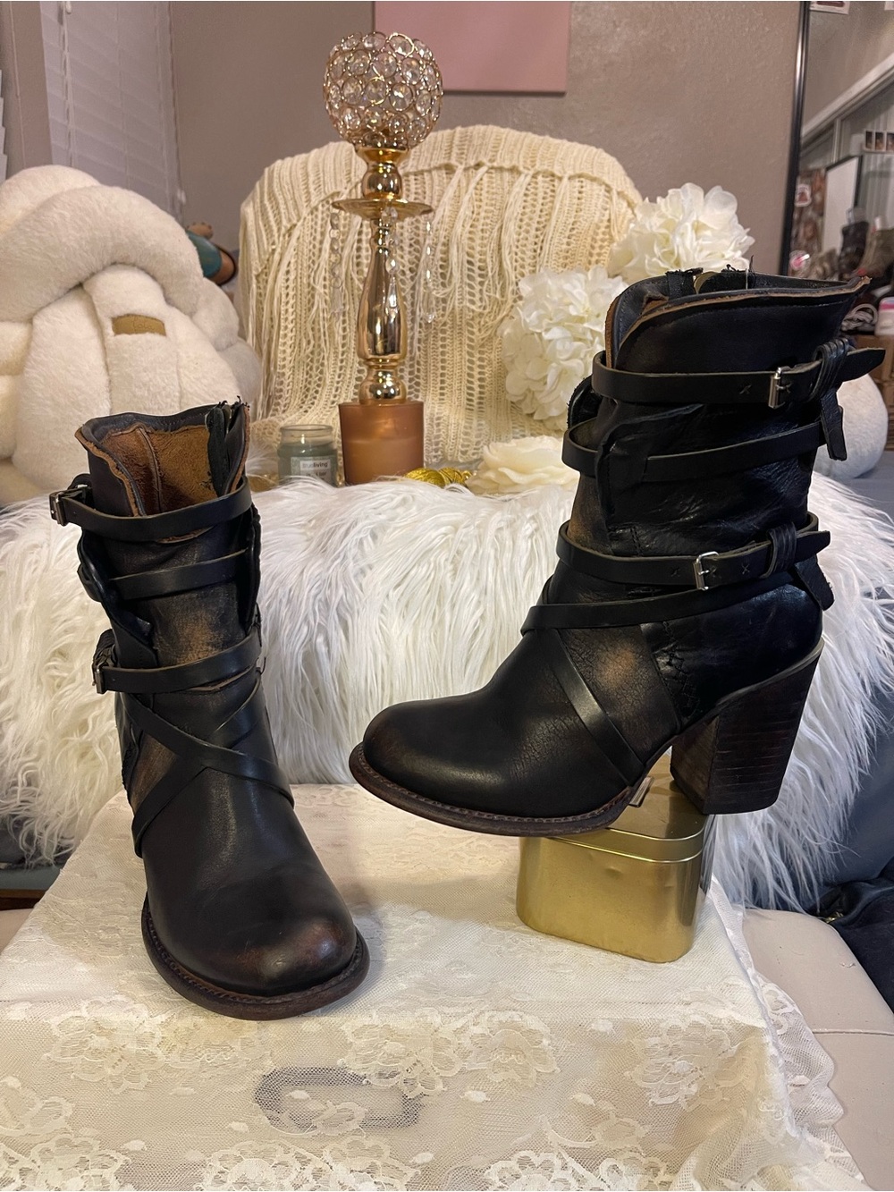 Freebird by Steven EUC “Baker” boot in Distressed Black Leather MSRP$325